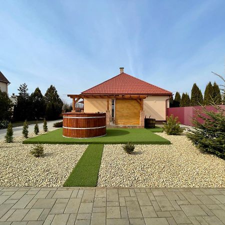 Halvany Vendeghaz Vasarosnameny Ngoại thất bức ảnh